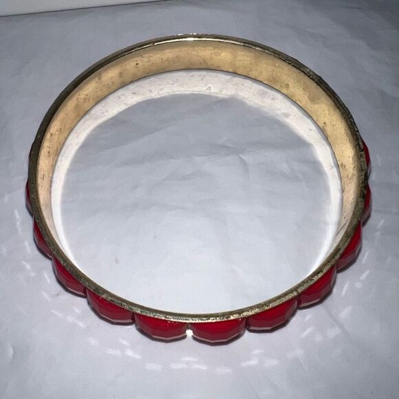 Vintage Gold Tone and Faceted Red Bead Bangle Bracelet - Picture 5 of 8
